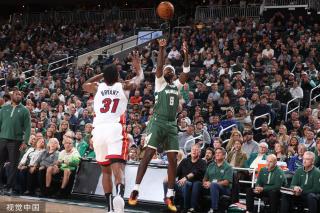 借其精湛的 借其精湛的